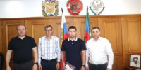 В администрации Гергебильского района состоялась встреча с чемпионом мира по вольной борьбе Магомедом Идрисовым. - Гергебильский район